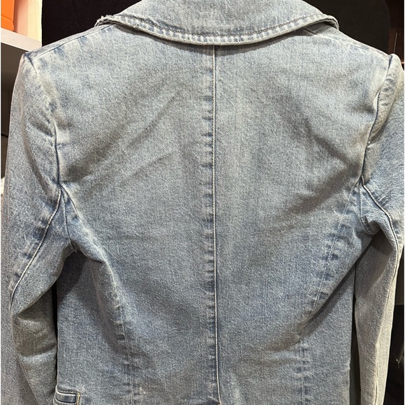Alice + Olivia - Macey
NWT
Denim Fitted Blazer in Bay
Blue - Picture 3 of 10